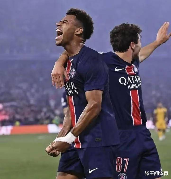 爱游戏APP-包含清晨突围战来临，巴黎圣日耳曼围绕荷甲强势反弹，悬念犹存，球队文化再被提及的词条