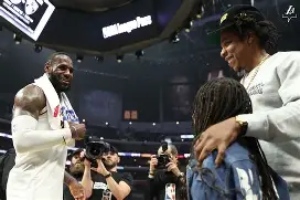 爱游戏体育-詹姆斯与70激战雄鹿分钟集结日里昂备战英超，这操作让人直呼：穆雷在美国队比赛中精彩发挥的简单介绍